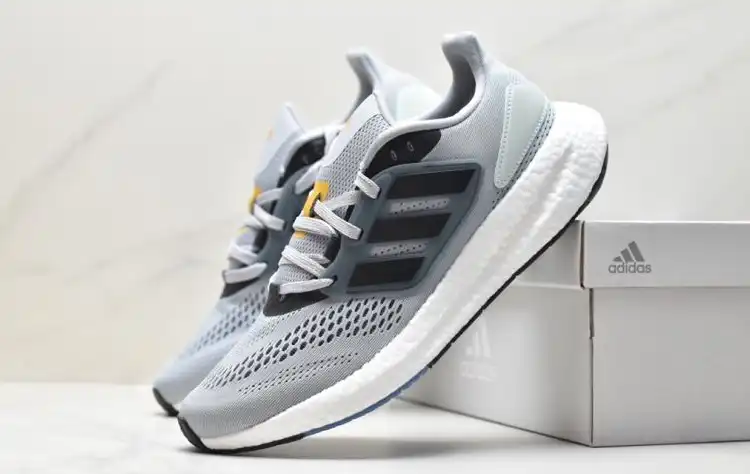 hype Adidas Sneakers