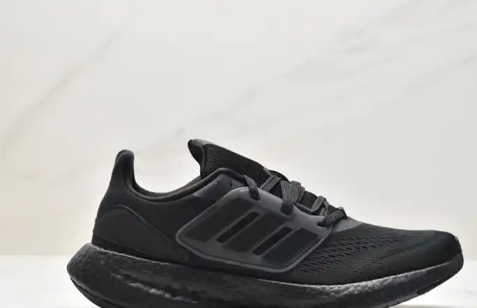 hype Adidas Sneakers