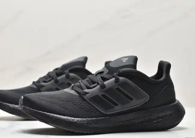 hype Adidas Sneakers