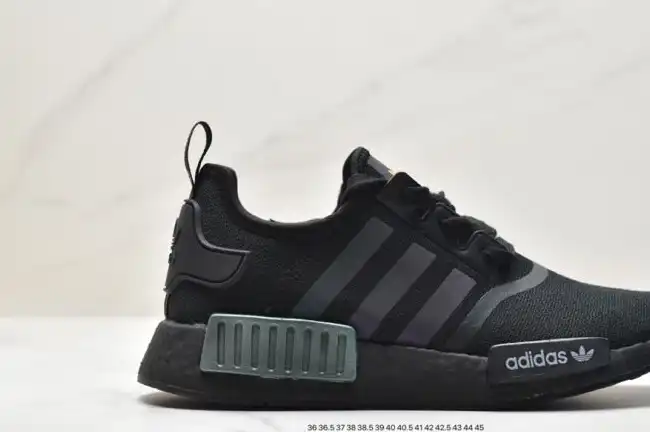 hype Adidas Sneakers