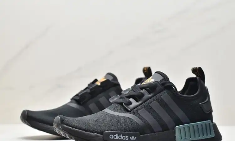 hype Adidas Sneakers