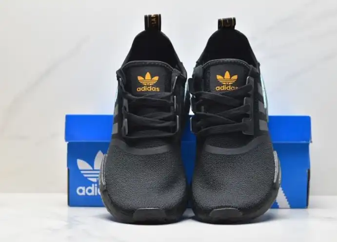 hype Adidas Sneakers