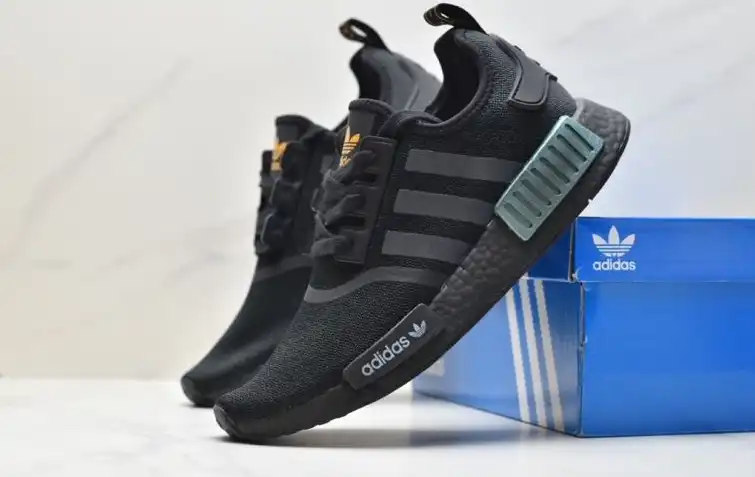 hype Adidas Sneakers