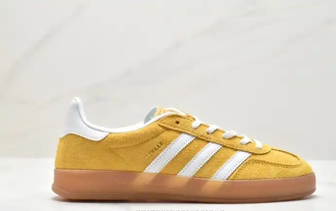 hype Adidas Sneakers