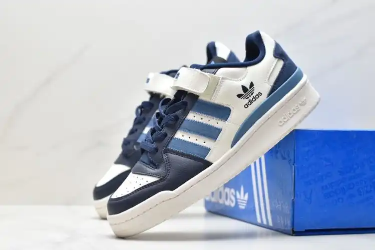 hype Adidas Sneakers