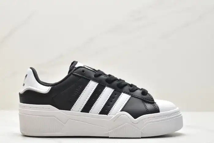 hype Adidas Sneakers