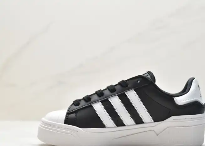 hype Adidas Sneakers