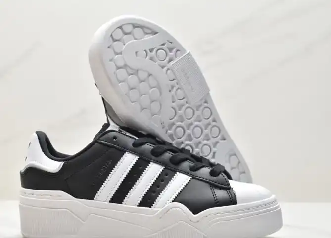 hype Adidas Sneakers