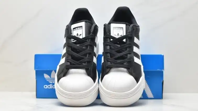 hype Adidas Sneakers