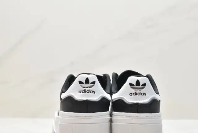 hype Adidas Sneakers