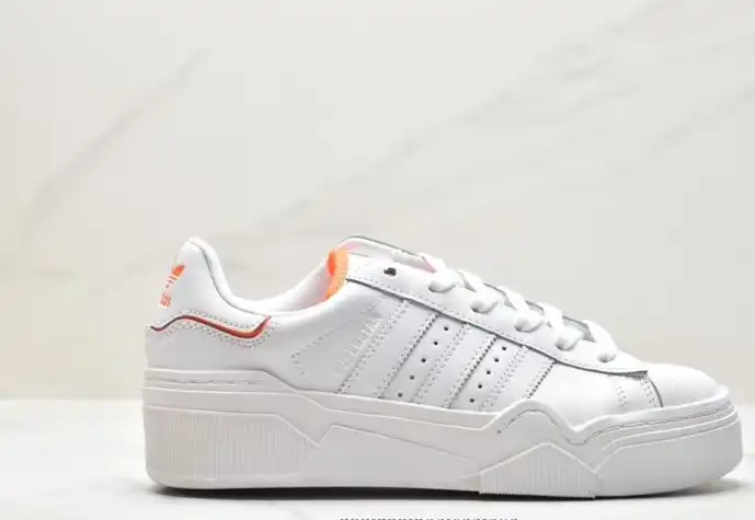 hype Adidas Sneakers