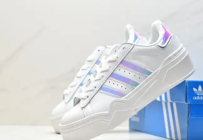 hype Adidas Sneakers