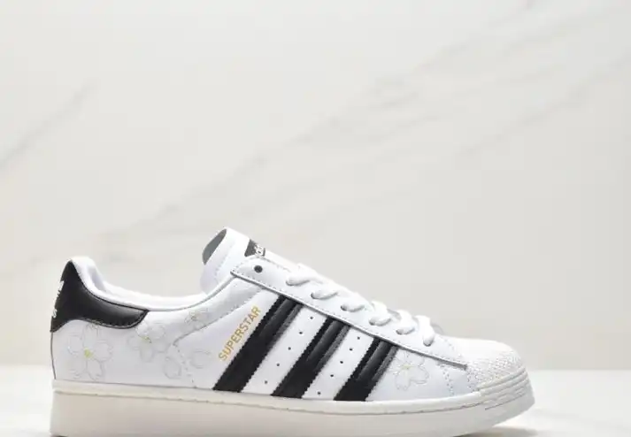 hype Adidas Sneakers