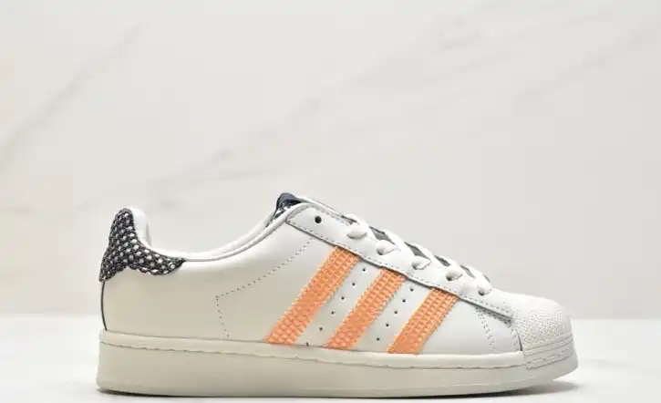 hype Adidas Sneakers