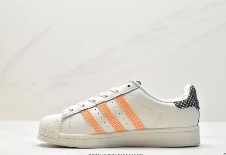 hype Adidas Sneakers