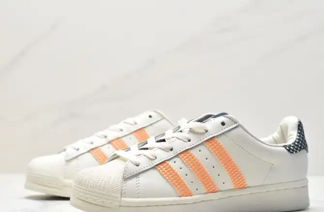 hype Adidas Sneakers