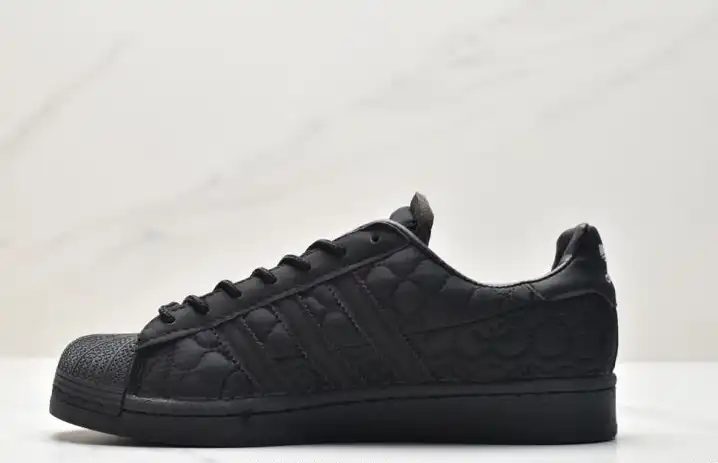 hype Adidas Sneakers