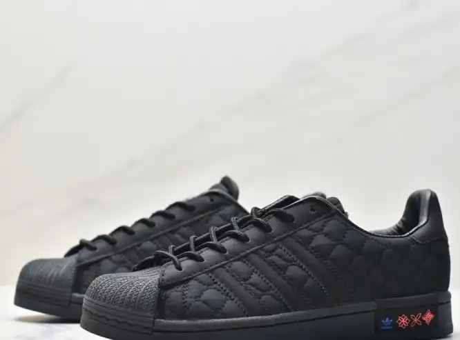 hype Adidas Sneakers