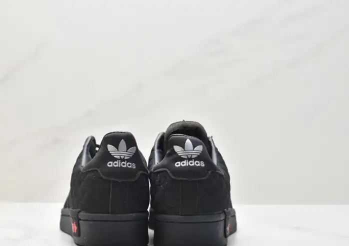 hype Adidas Sneakers