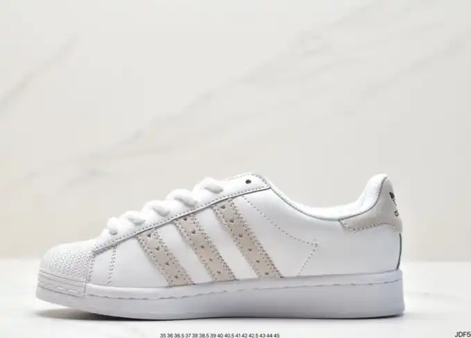 hype Adidas Sneakers