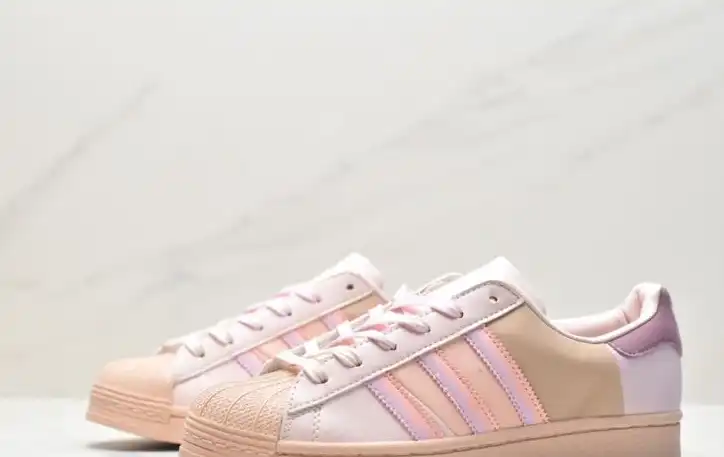 hype Adidas Sneakers