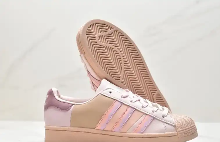 hype Adidas Sneakers