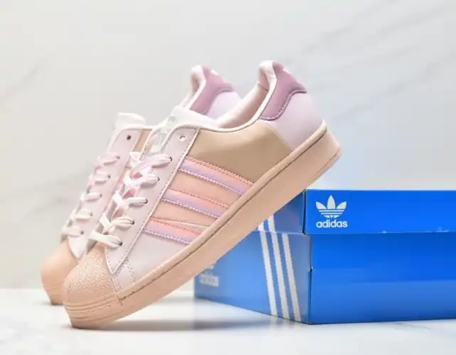 hype Adidas Sneakers