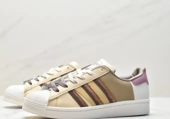 hype Adidas Sneakers