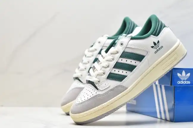 hype Adidas Sneakers