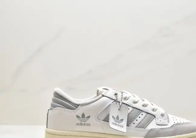 hype Adidas Sneakers