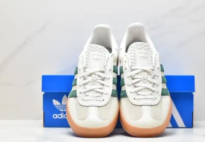 hype Adidas Sneakers