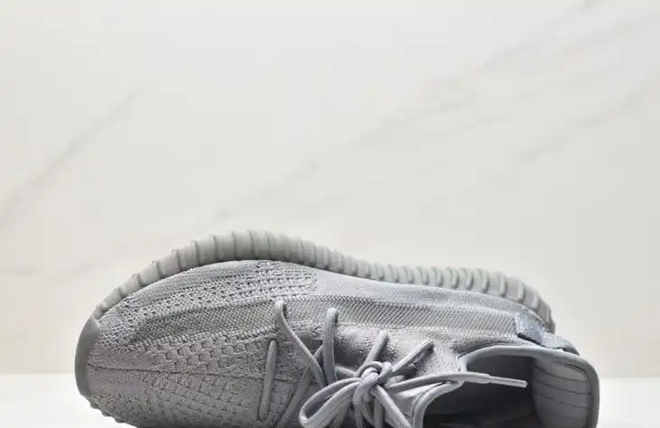 hype Adidas Yeezy Boost