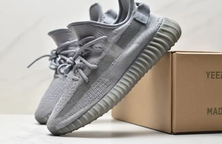 hype Adidas Yeezy Boost