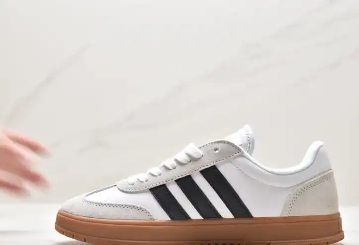 hype Adidas Sneakers