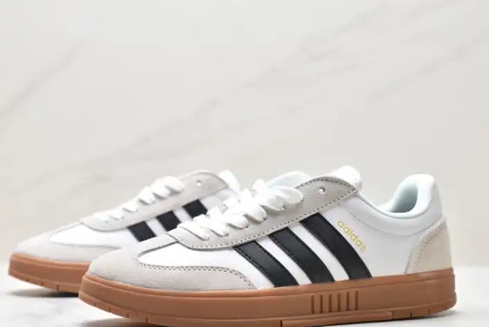 hype Adidas Sneakers