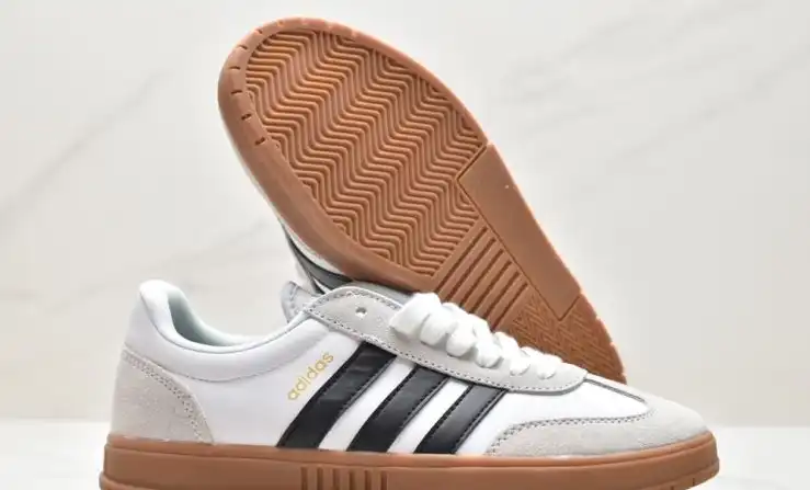 hype Adidas Sneakers