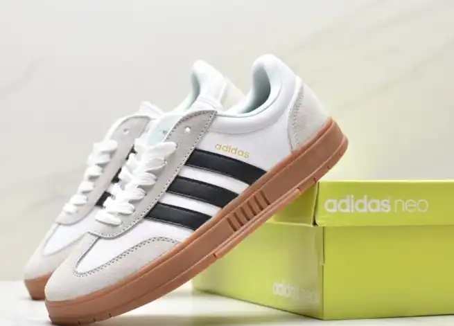 hype Adidas Sneakers