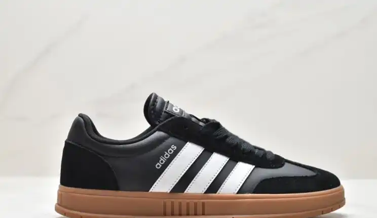 hype Adidas Sneakers