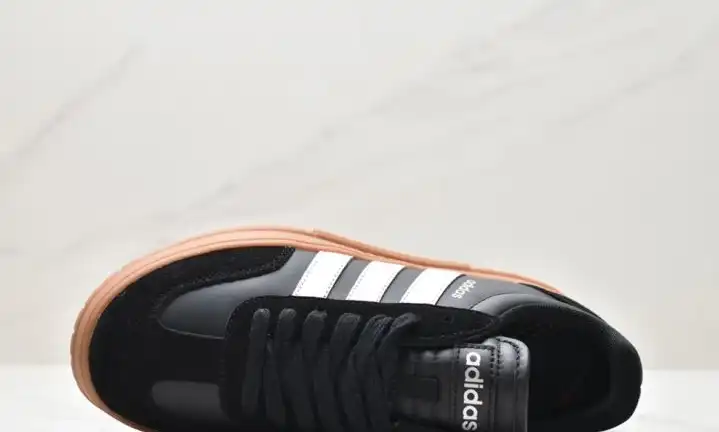 hype Adidas Sneakers