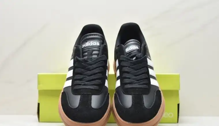 hype Adidas Sneakers