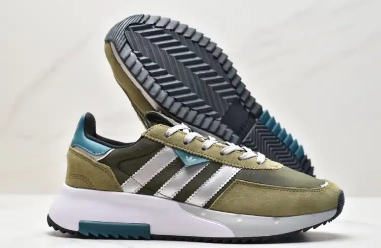 hype Adidas Sneakers