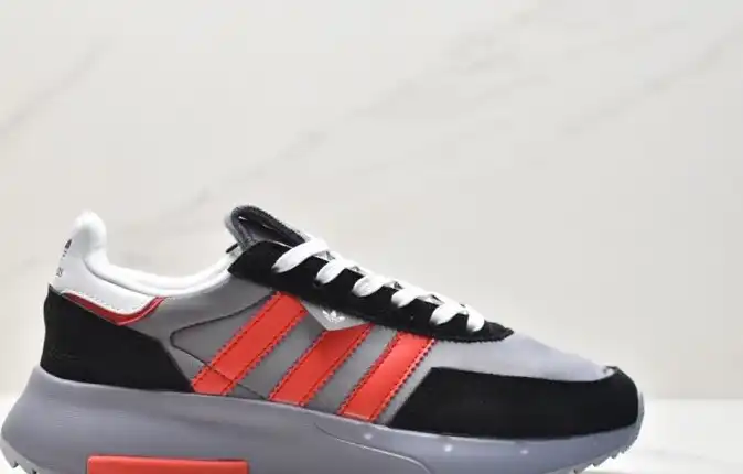 hype Adidas Sneakers