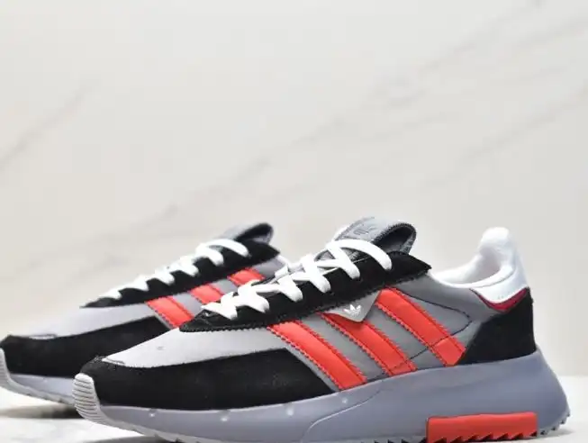 hype Adidas Sneakers