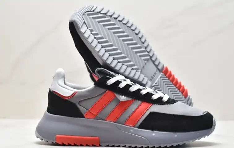 hype Adidas Sneakers