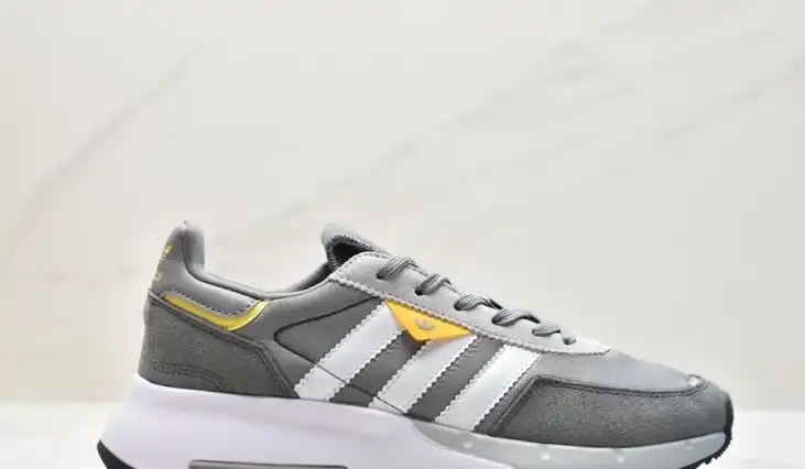 hype Adidas Sneakers