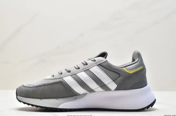 hype Adidas Sneakers