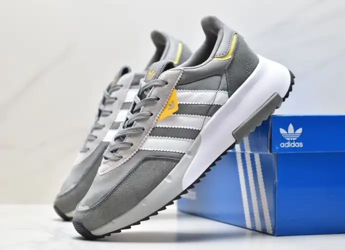 hype Adidas Sneakers