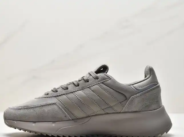 hype Adidas Sneakers