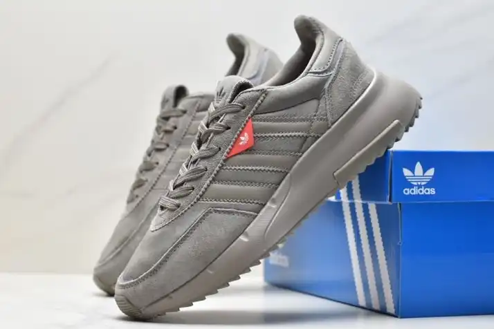 hype Adidas Sneakers