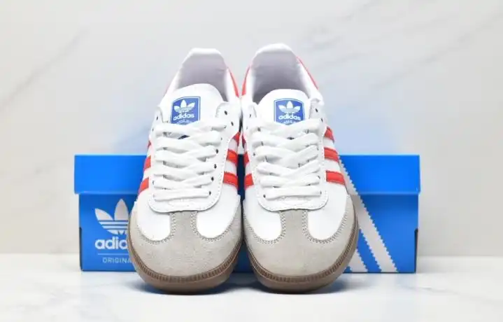 hype Adidas Sneakers